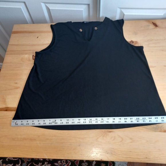 Cable & Gauge Black Sleeveless Top (3176) - Picture 9 of 9